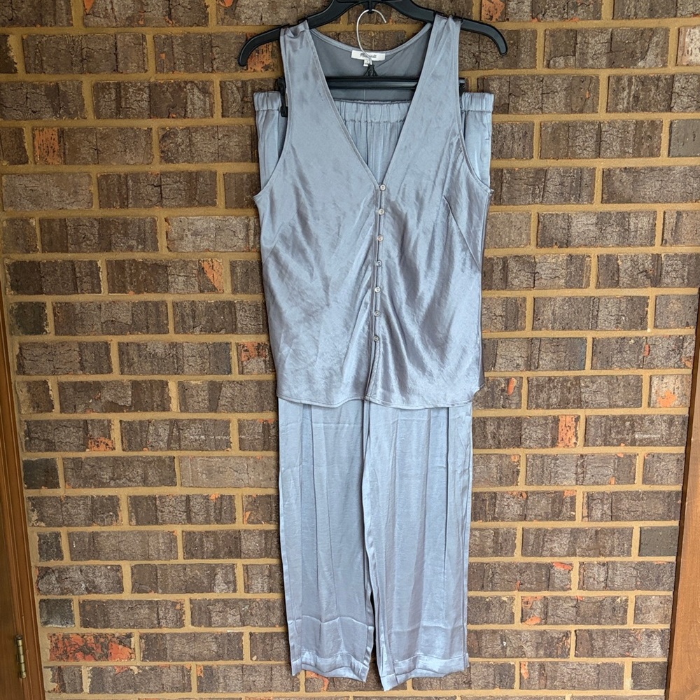Madewell Straight Leg Full Length Pants and Cutaway Vest Top in Satin Set.